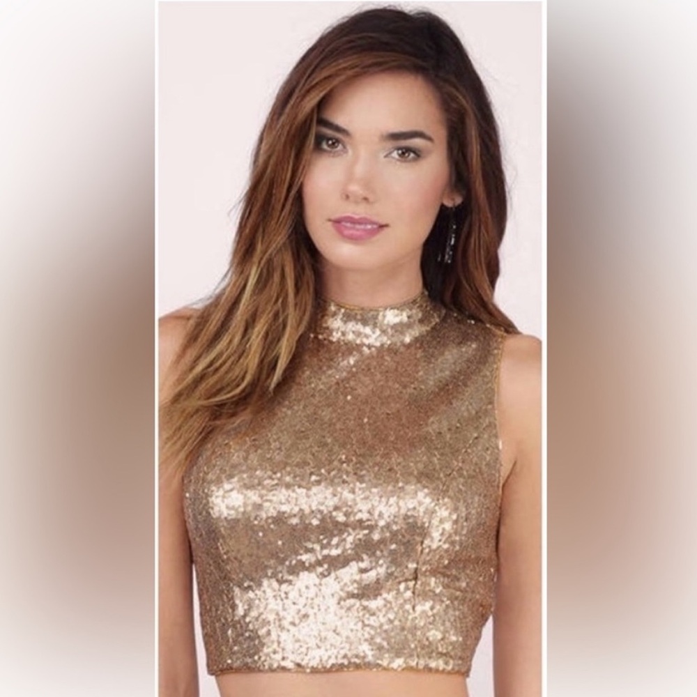 Tobi Gold Sequin Open-Back High-Neck
Crop Top